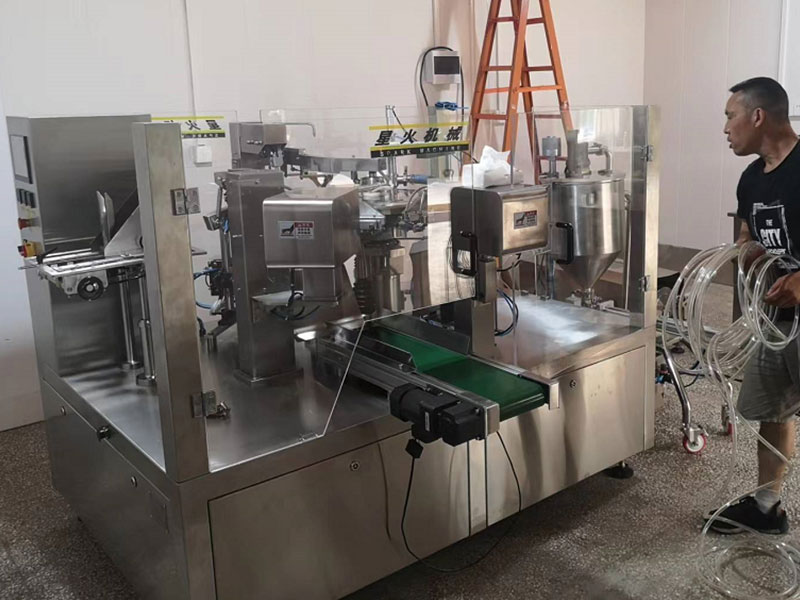 给袋式袋装调味酱火锅底料酱料自动天辰平台登陆地址机图片