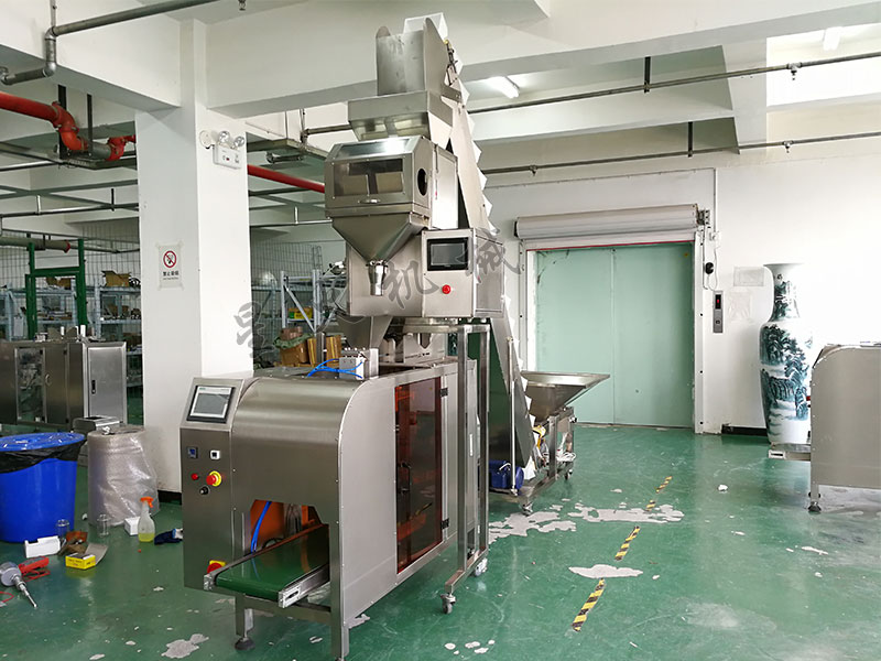 自动化称重式给袋小颗粒天辰平台登陆地址机图片